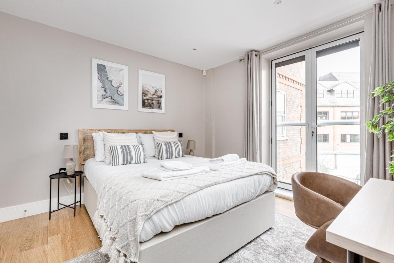 Charming 1 Bedroom Apt , Town Centre, Wifi, Free Parking By Tent Serviced Apartments Staines-upon-Thames Dış mekan fotoğraf