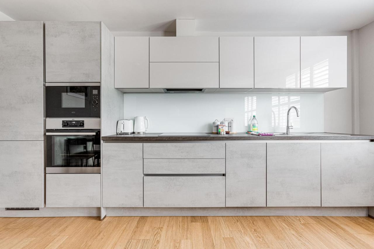 Charming 1 Bedroom Apt , Town Centre, Wifi, Free Parking By Tent Serviced Apartments Staines-upon-Thames Dış mekan fotoğraf