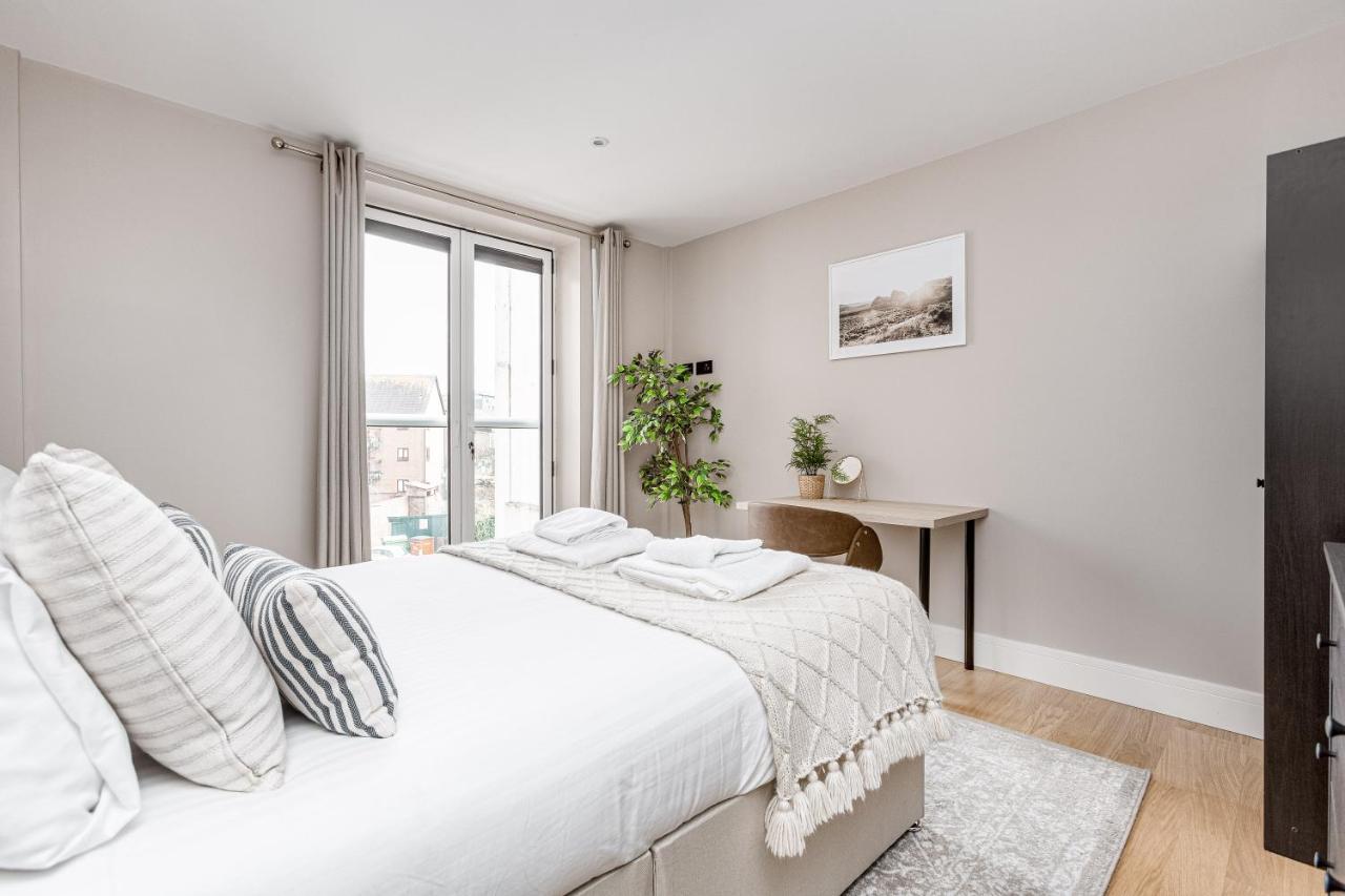 Charming 1 Bedroom Apt , Town Centre, Wifi, Free Parking By Tent Serviced Apartments Staines-upon-Thames Dış mekan fotoğraf