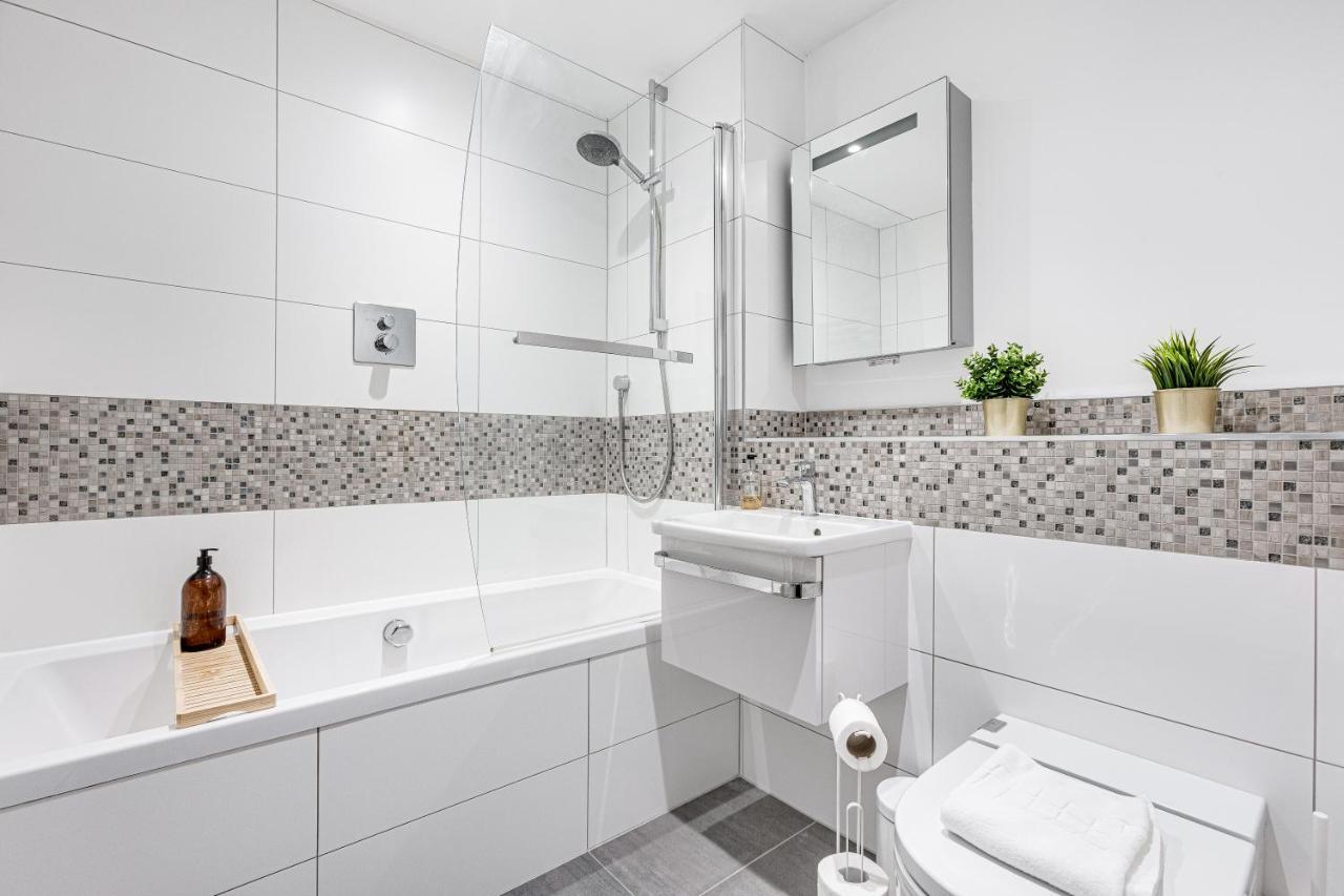 Charming 1 Bedroom Apt , Town Centre, Wifi, Free Parking By Tent Serviced Apartments Staines-upon-Thames Dış mekan fotoğraf