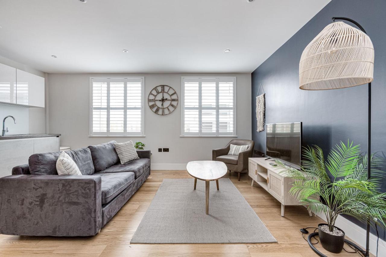 Charming 1 Bedroom Apt , Town Centre, Wifi, Free Parking By Tent Serviced Apartments Staines-upon-Thames Dış mekan fotoğraf